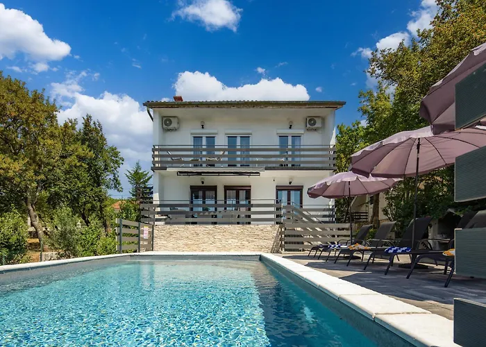 Apartman Natali With Pool And Sea View - Happy