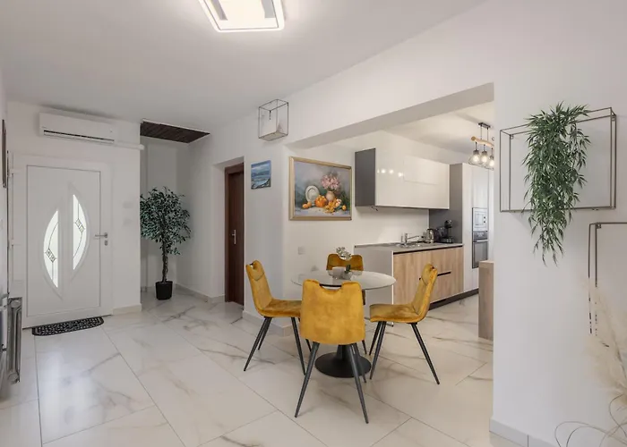 Natali With Pool And Sea View - Happy Apartman Šmrika