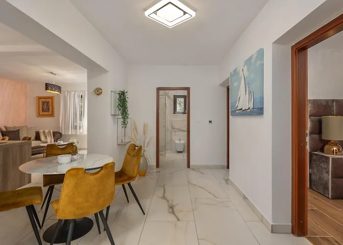 Natali With Pool And Sea View - Happy Apartman Šmrika