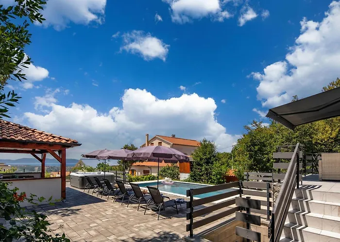 Natali With Pool And Sea View - Happy Apartman Šmrika