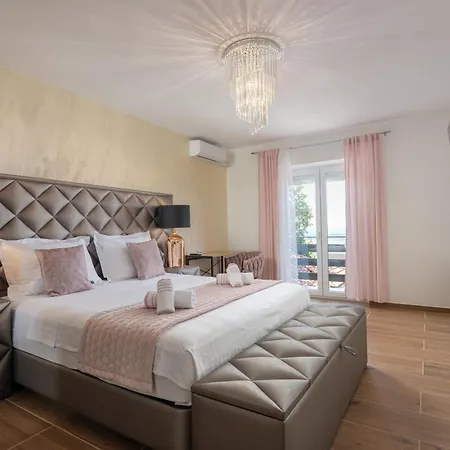 Apartmán Natali With Pool And Sea View - Happy *