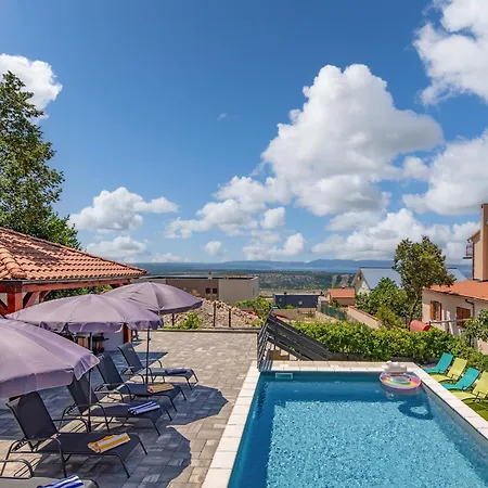 Apartmán Natali With Pool And Sea View - Happy *