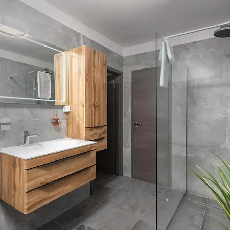 Natali With Pool And Sea View - Happy Appartement Šmrika