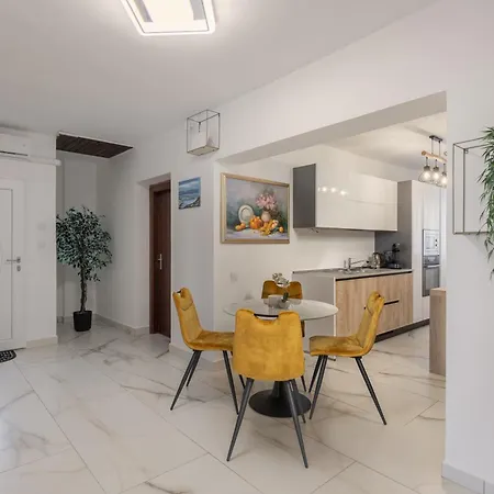 Natali With Pool And Sea View - Happy Apartmán Šmrika