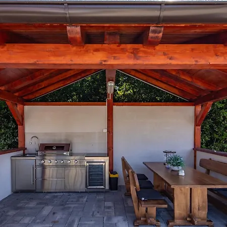 Natali With Pool And Sea View - Happy Šmrika