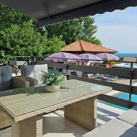 Apartmán Natali With Pool And Sea View - Happy