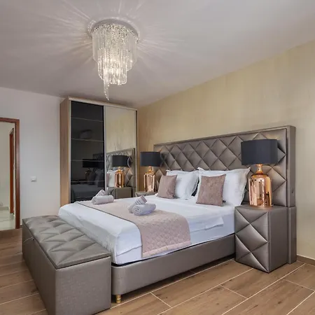 Apartmán Natali With Pool And Sea View - Happy