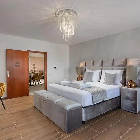 Apartmán Natali With Pool And Sea View - Happy *