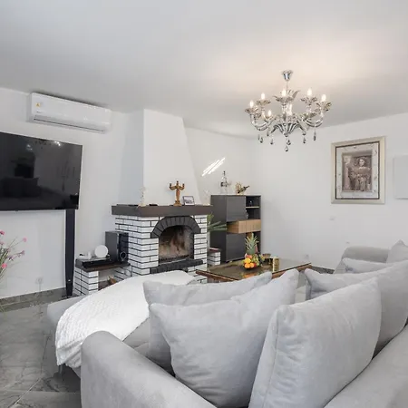 Apartmán Natali With Pool And Sea View - Happy