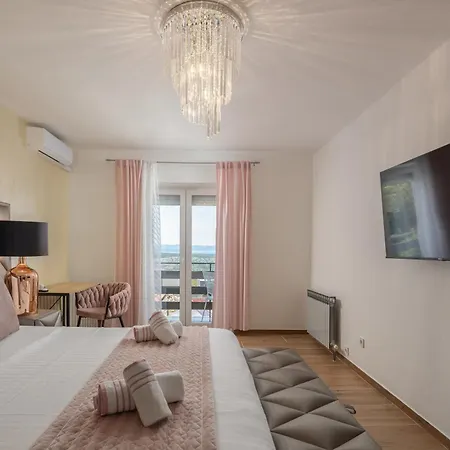 Apartmán Natali With Pool And Sea View - Happy