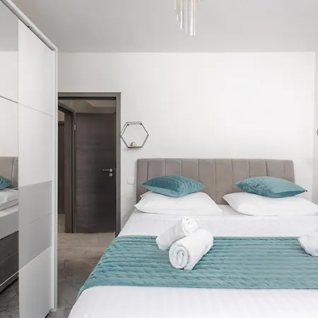 Natali With Pool And Sea View - Happy Apartmán Šmrika