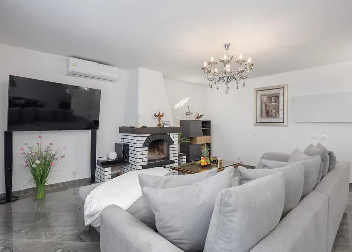 Natali With Pool And Sea View - Happy Apartment *